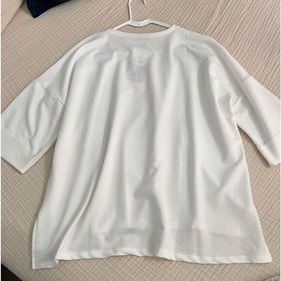 White Crewneck 3/4 Sleeve Sweatshirt with split hemline size XL- NWT - Picture 4 of 8